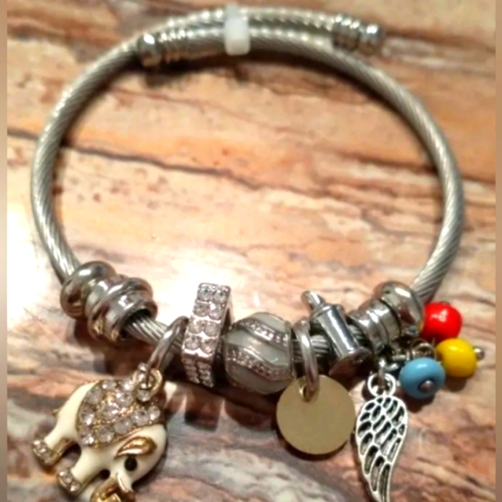 Adjustable bracelet